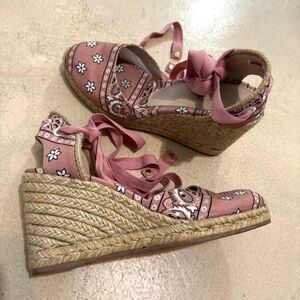 Stuart Weitzman Sandals Wedge Espadrille Bandana Print Pink Women sz 8.5